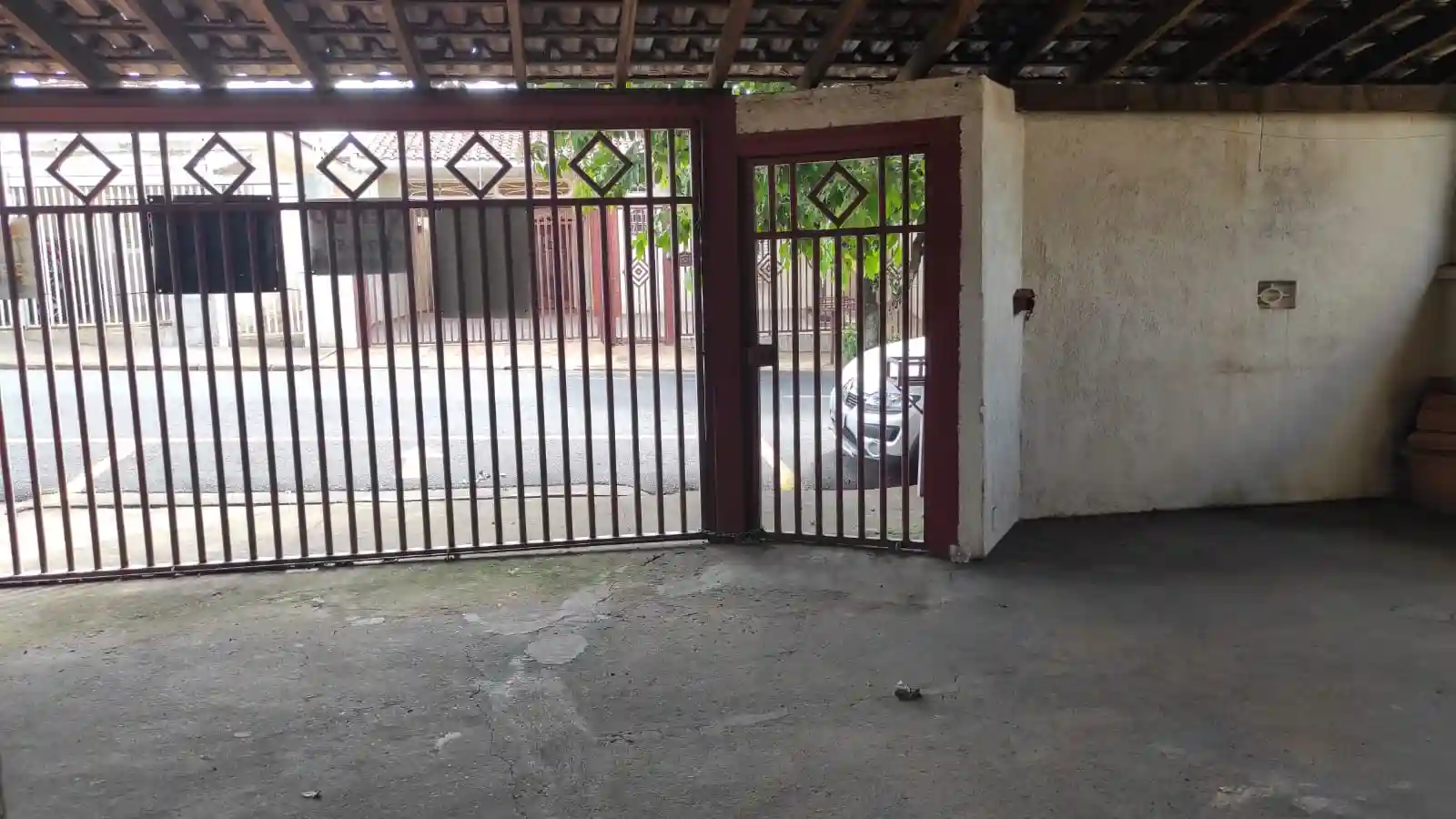 Casa com 3 quartos à venda, 242m² — foto 1 de 18