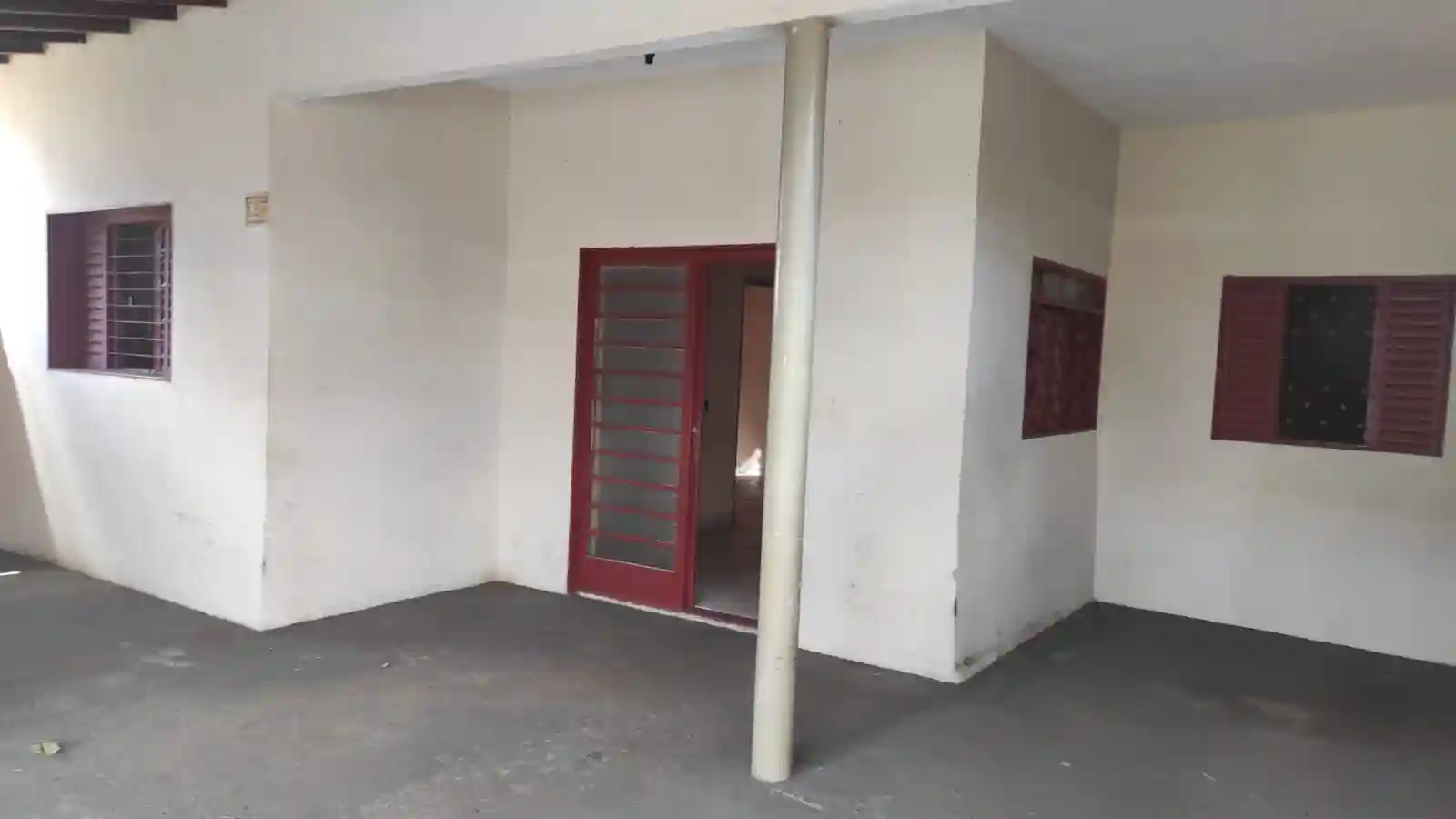 Casa com 3 quartos à venda, 242m² — foto 2 de 18