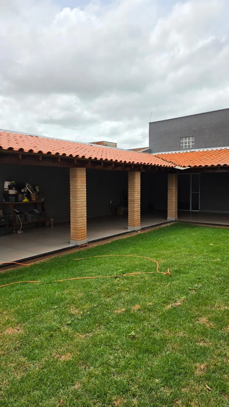Casa com 1 quarto à venda, 200m² — foto 1 de 12
