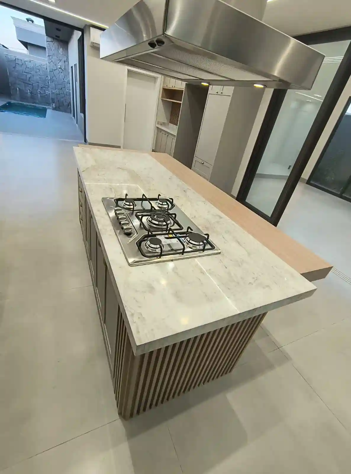 Casa de Condomínio com 3 quartos à venda, 243m² — foto 4 de 31