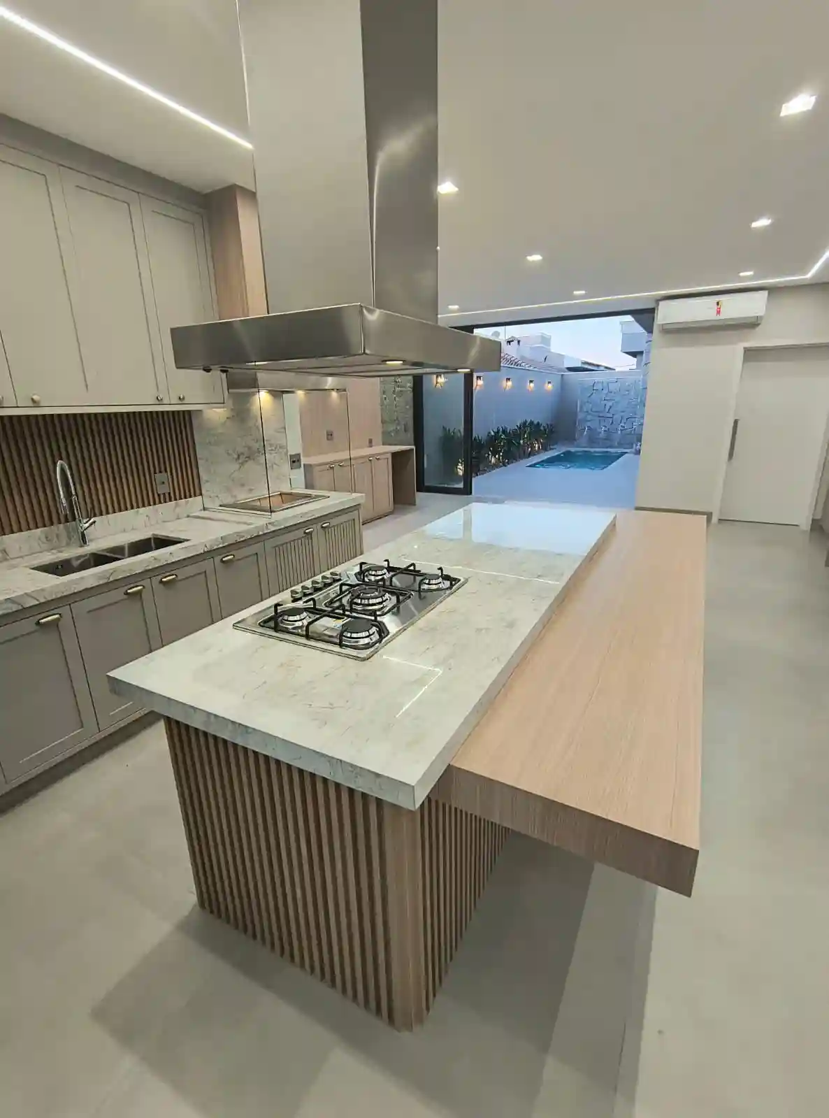 Casa de Condomínio com 3 quartos à venda, 243m² — foto 8 de 31