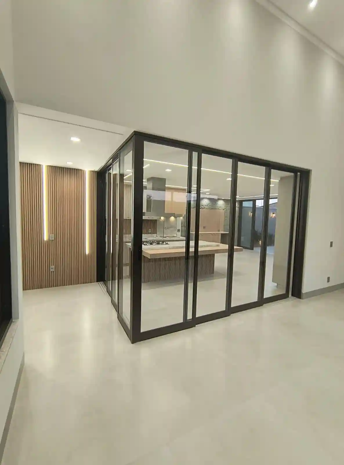 Casa de Condomínio com 3 quartos à venda, 243m² — foto 14 de 31