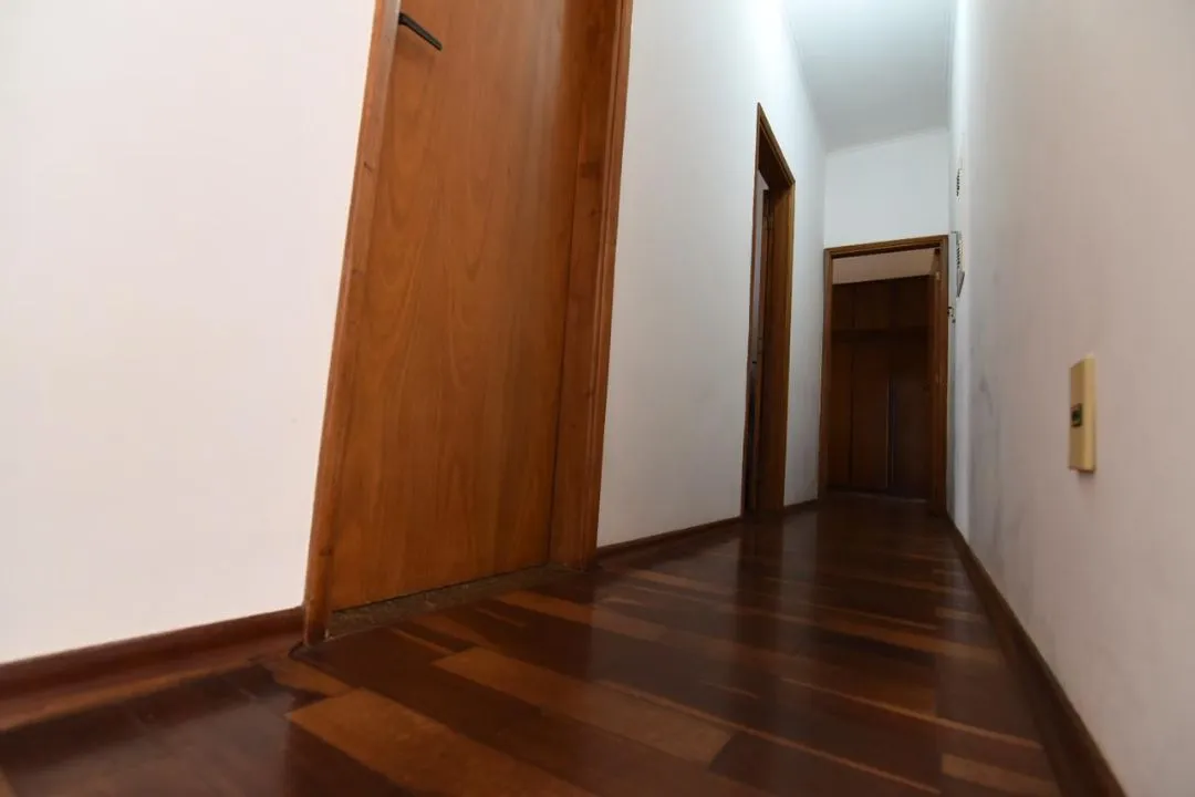 Casa com 4 quartos à venda, 280m² — foto 1 de 10