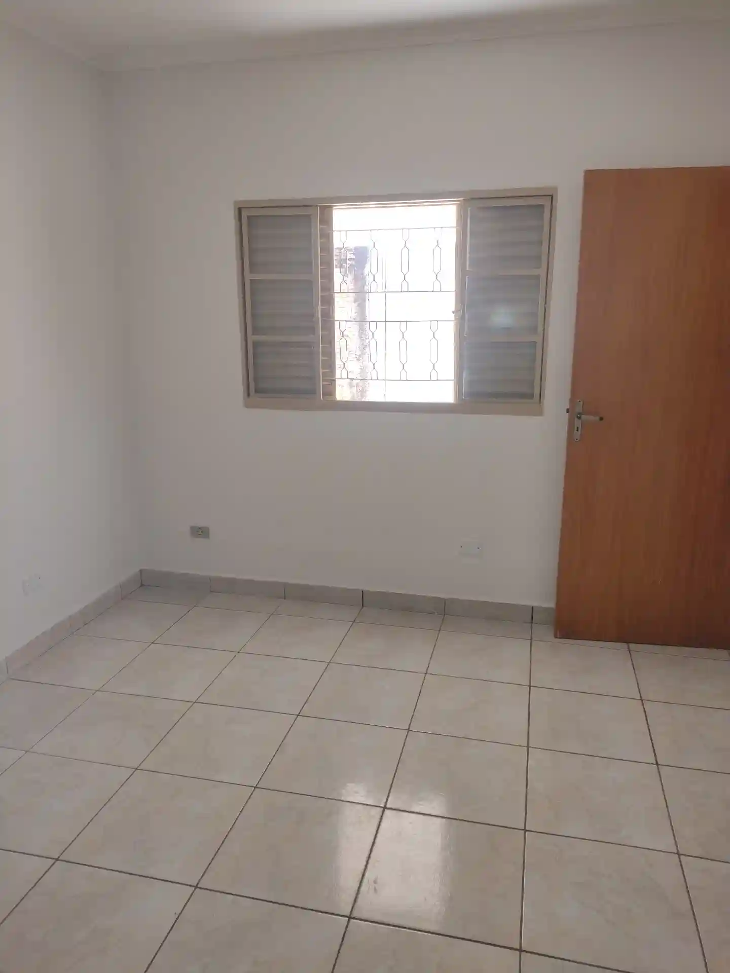 Casa  para aluguel, 70m² — foto 1 de 24