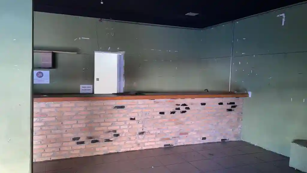 Loja / Salão / Ponto Comercial  para aluguel, 180m² — foto 2 de 13
