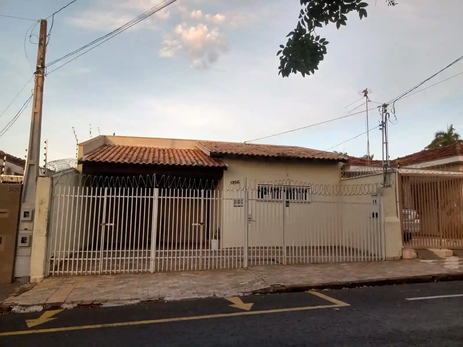 Casa com 3 quartos à venda, 180m² — foto 1 de 15