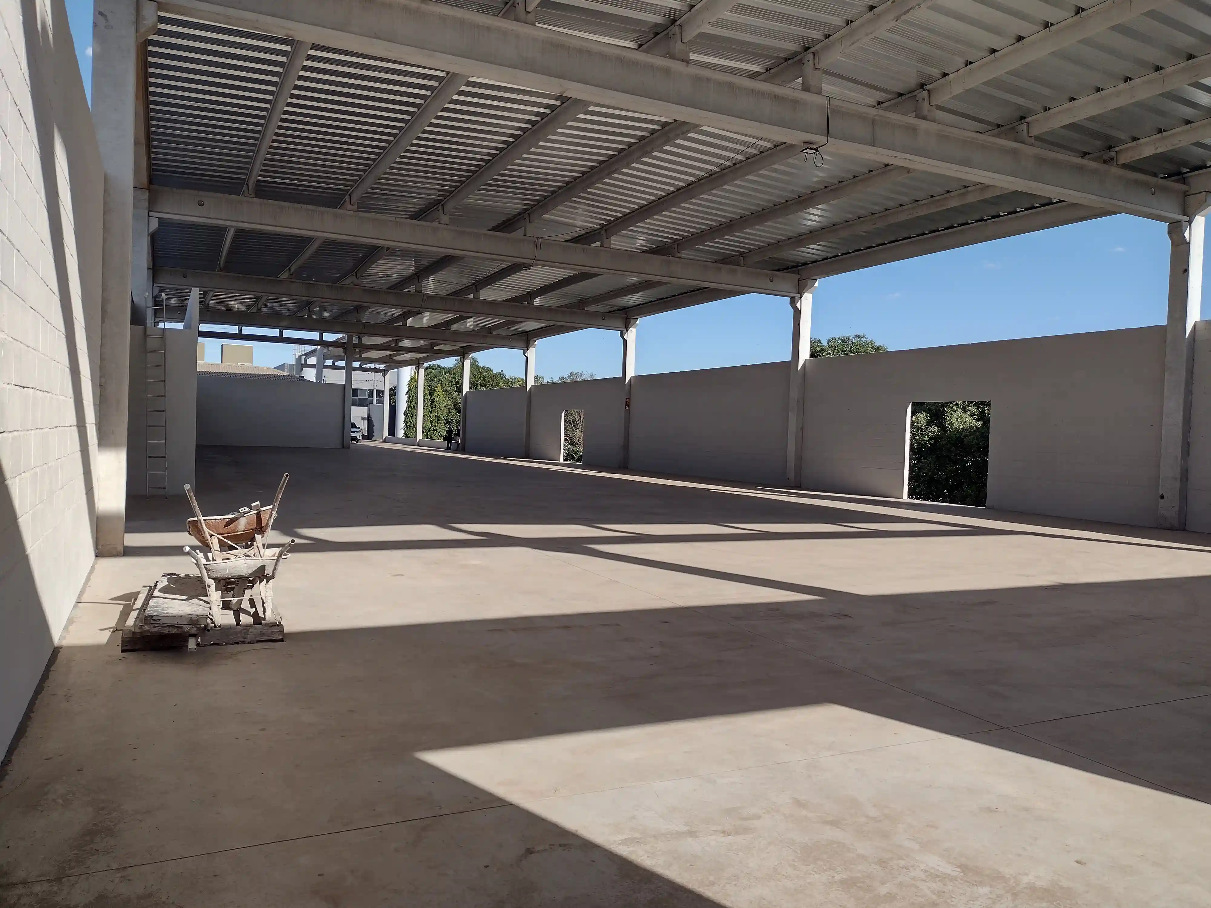 Galpão / Depósito / Armazém  à venda, 1400m² — foto 2 de 32
