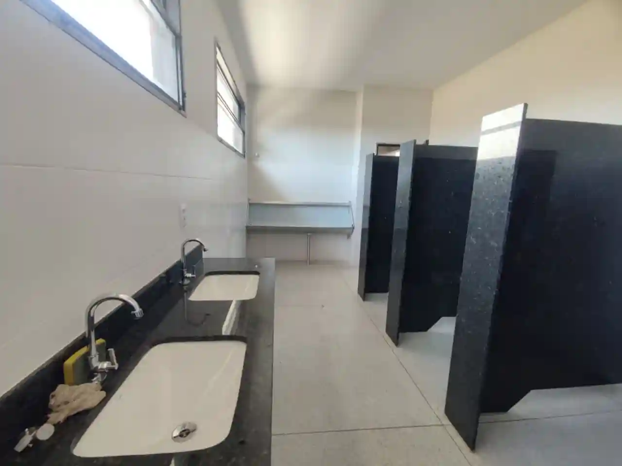 Galpão / Depósito / Armazém  à venda, 1400m² — foto 24 de 32