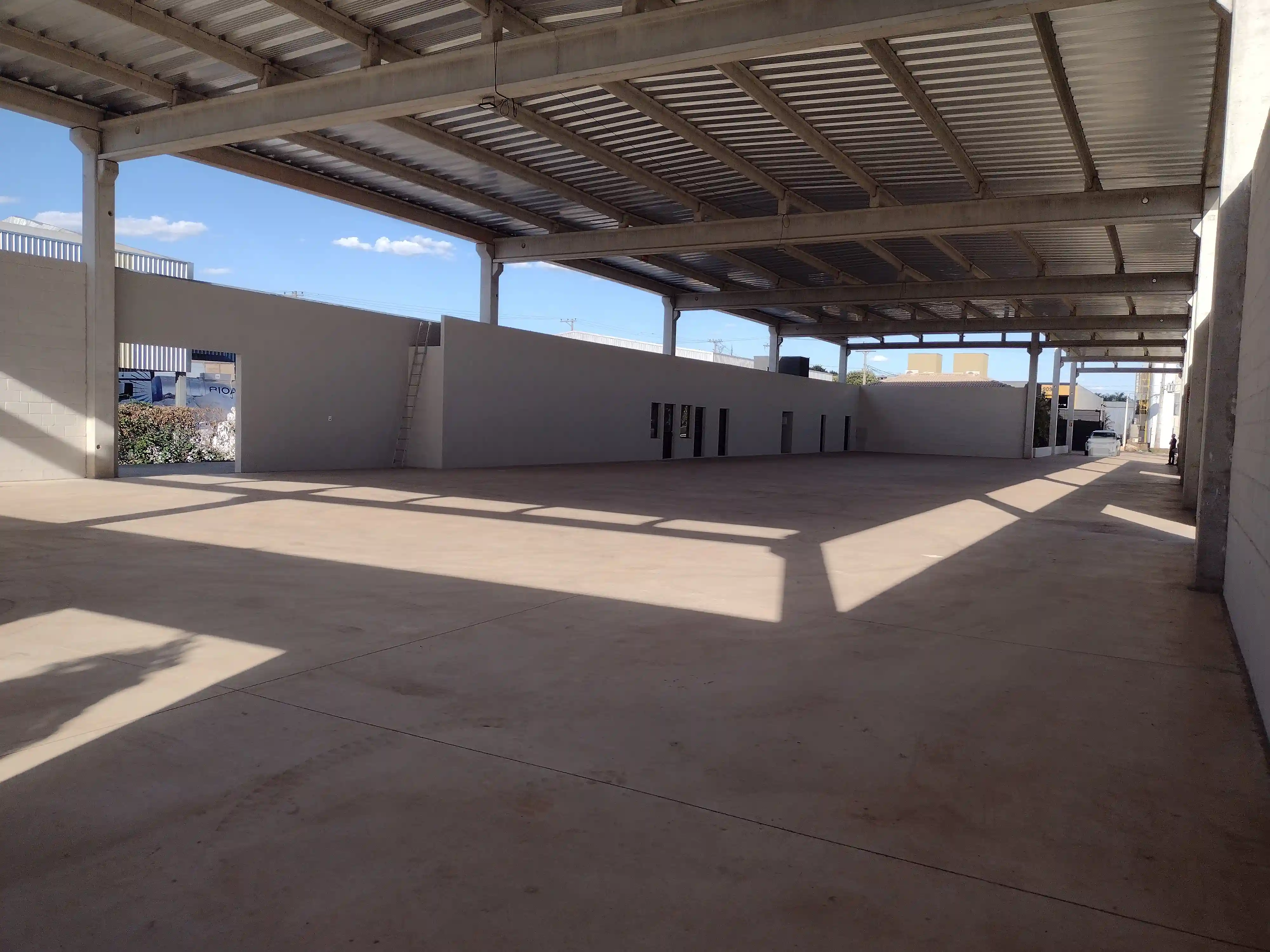 Galpão / Depósito / Armazém  à venda, 1400m² — foto 4 de 32