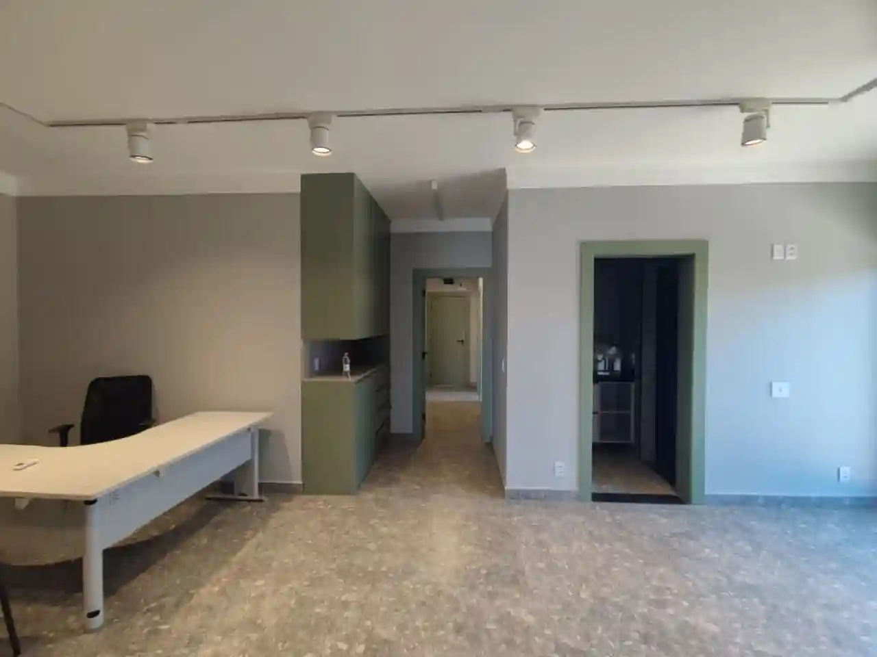 Galpão / Depósito / Armazém  à venda, 1400m² — foto 17 de 32