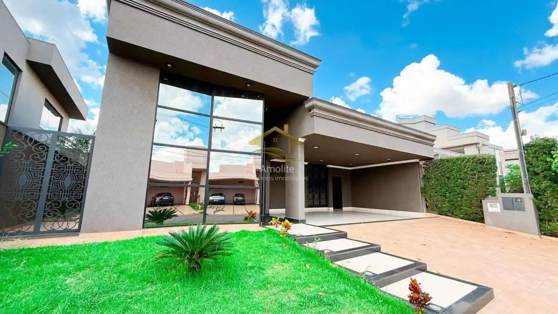 Casa de Condomínio com 4 quartos à venda, 280m² — foto 2 de 32