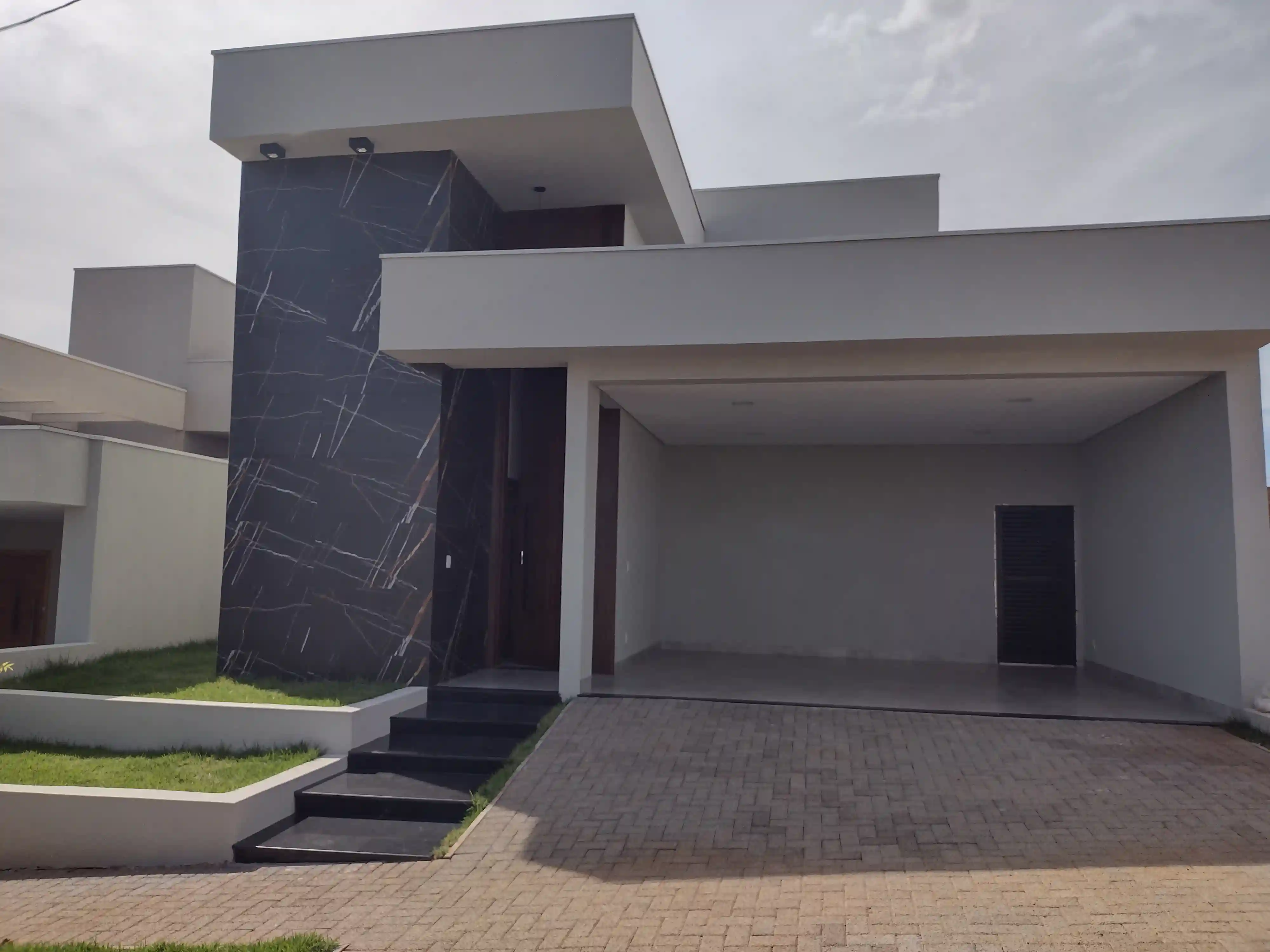 Casa de Condomínio com 3 quartos à venda, 253m² — foto 1 de 20