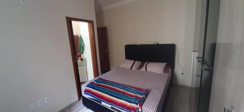 Casa à venda — foto 1 de 2