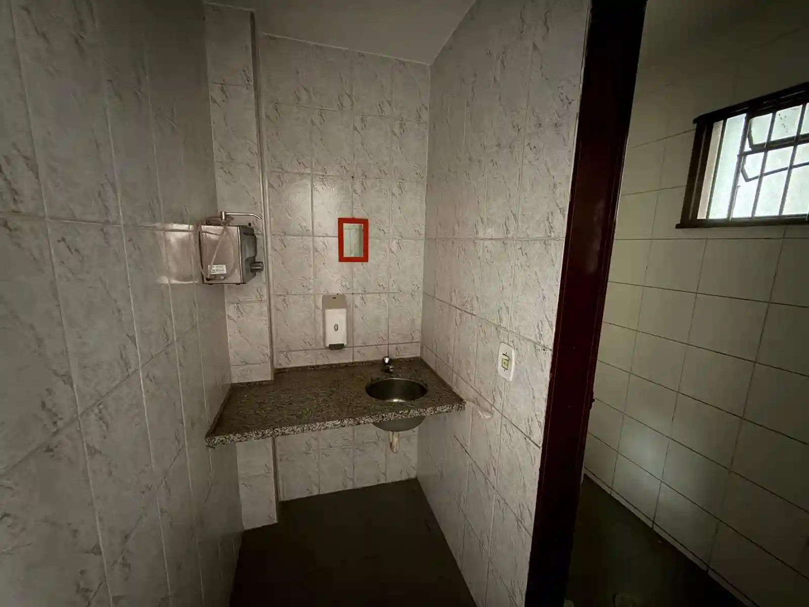 Loja / Salão / Ponto Comercial  para aluguel, 100m² — foto 8 de 8