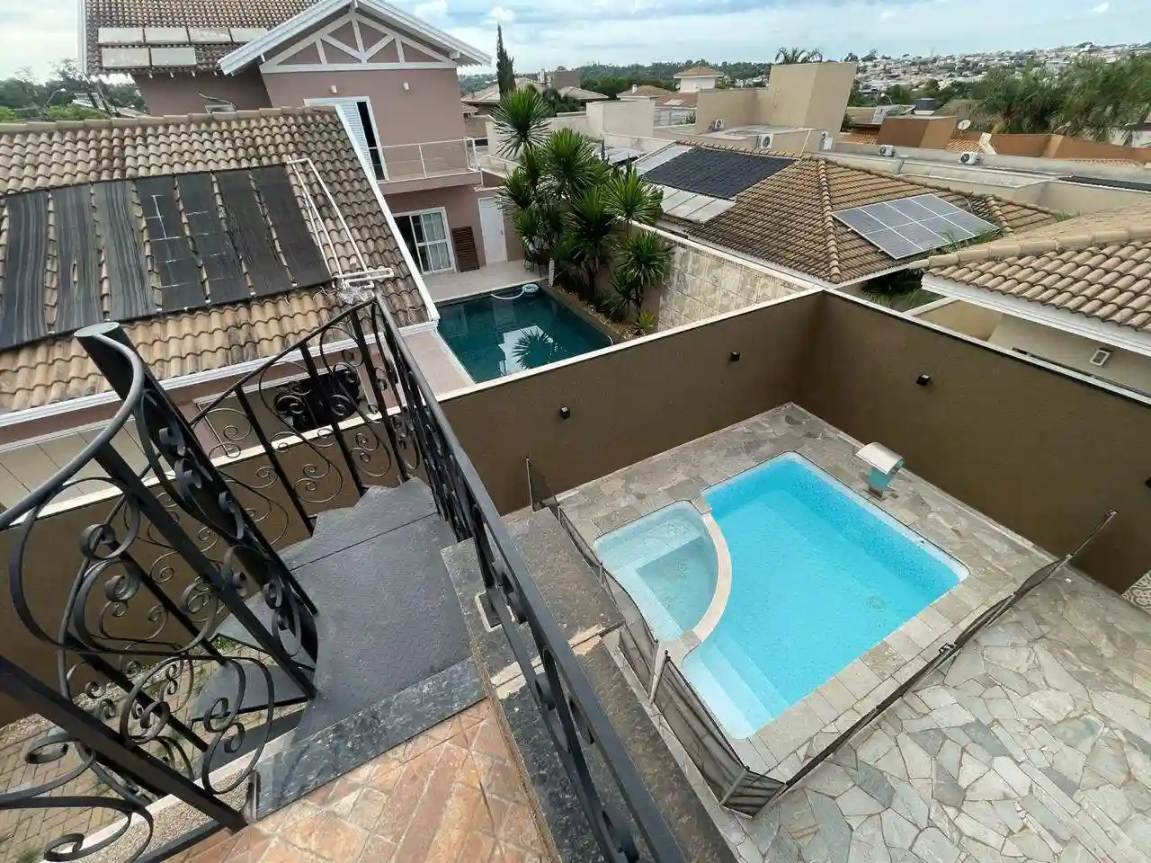Casa de Condomínio com 4 quartos para aluguel, 350m² — foto 2 de 26