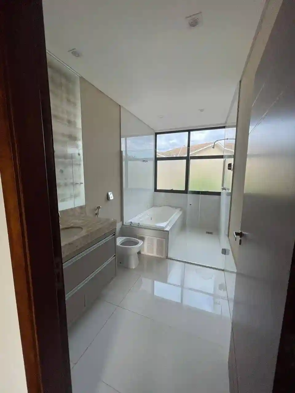 Casa de Condomínio com 4 quartos para aluguel, 350m² — foto 18 de 26
