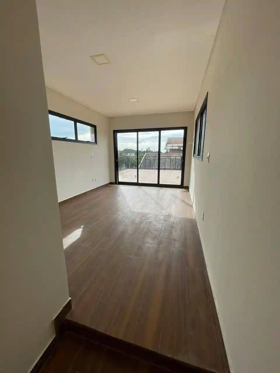 Casa de Condomínio com 4 quartos para aluguel, 350m² — foto 20 de 26