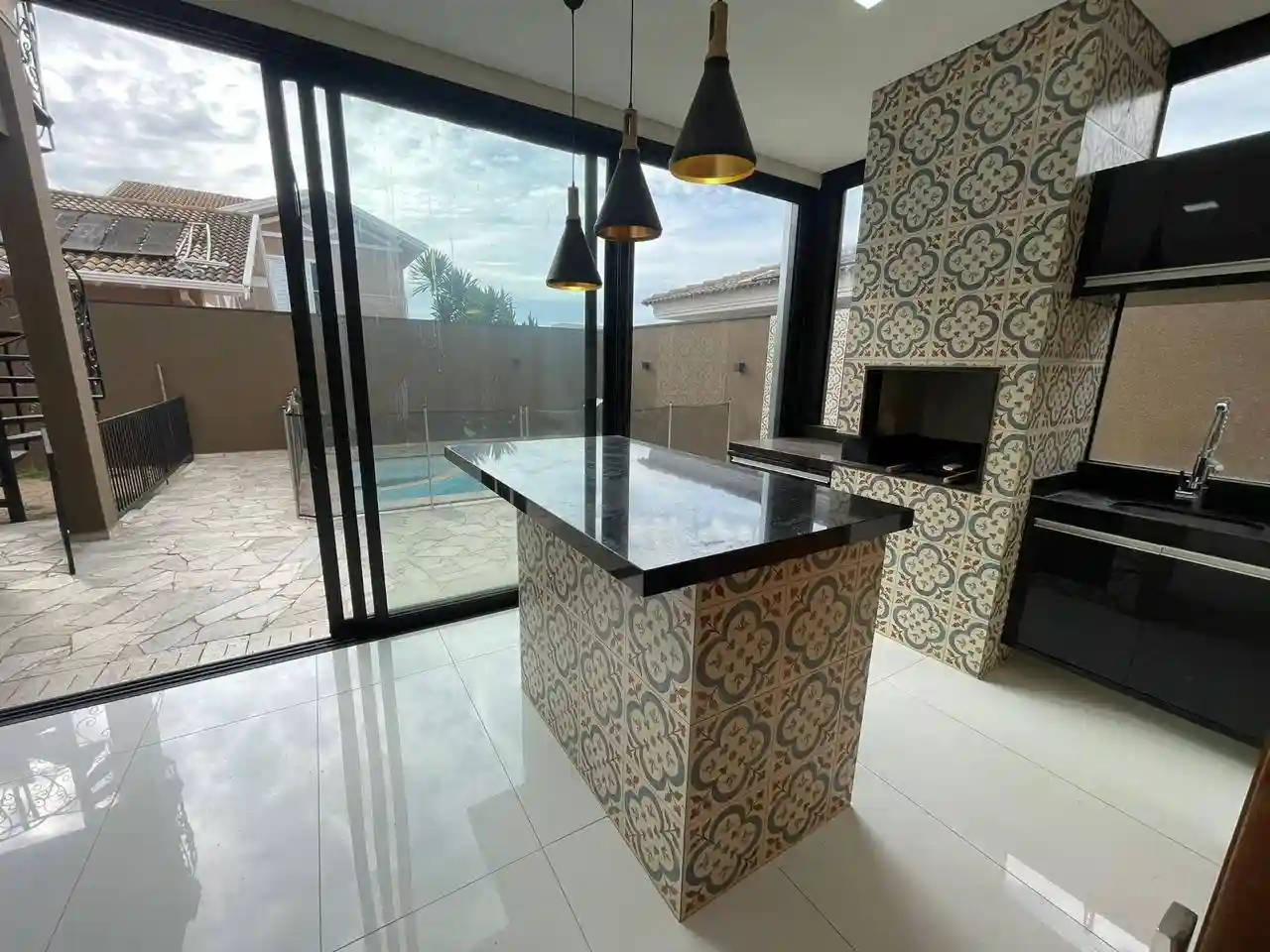 Casa de Condomínio com 4 quartos para aluguel, 350m² — foto 4 de 26