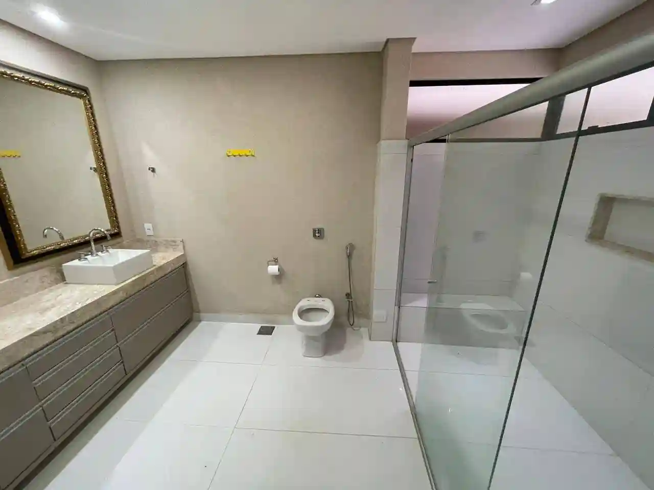 Casa de Condomínio com 4 quartos para aluguel, 350m² — foto 13 de 26