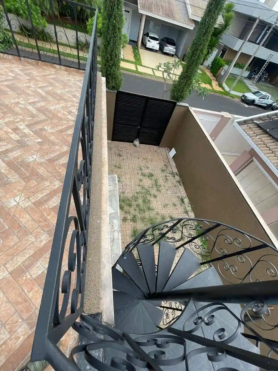 Casa de Condomínio com 4 quartos para aluguel, 350m² — foto 25 de 26