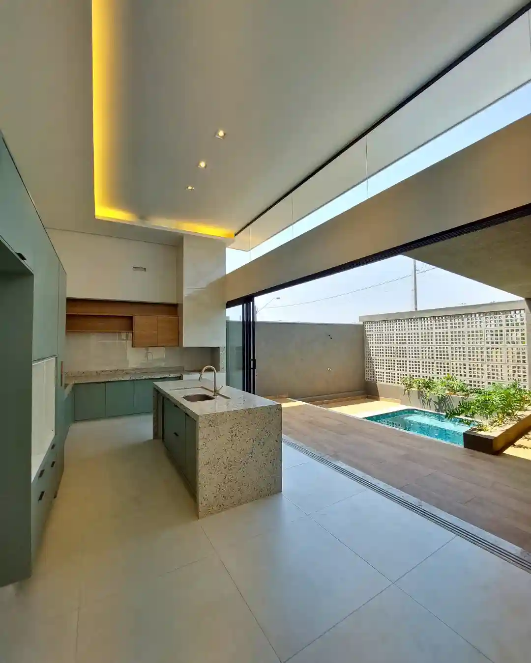 Casa de Condomínio com 3 quartos à venda, 177m² — foto 2 de 13