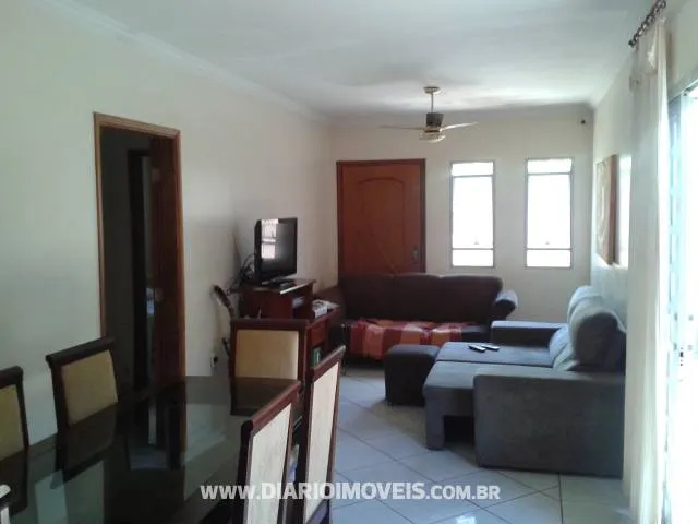 Casa à venda — foto 1 de 2