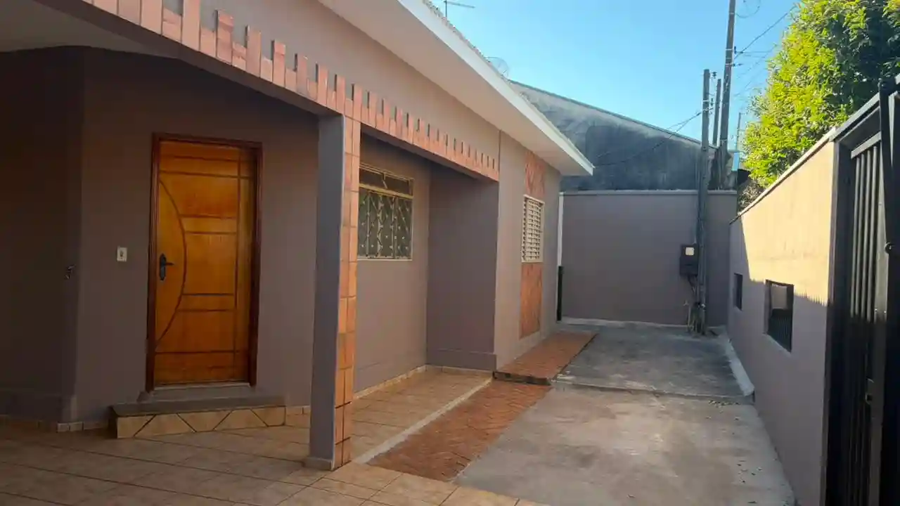 Casa com 3 quartos para aluguel, 136m² — foto 2 de 23