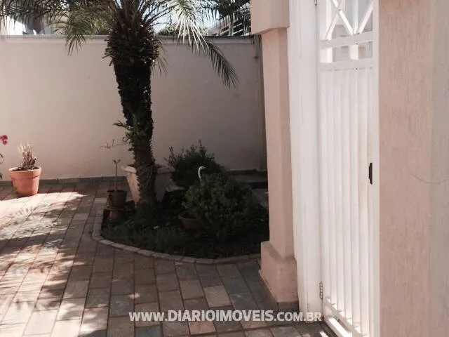 Casa à venda — foto 2 de 2