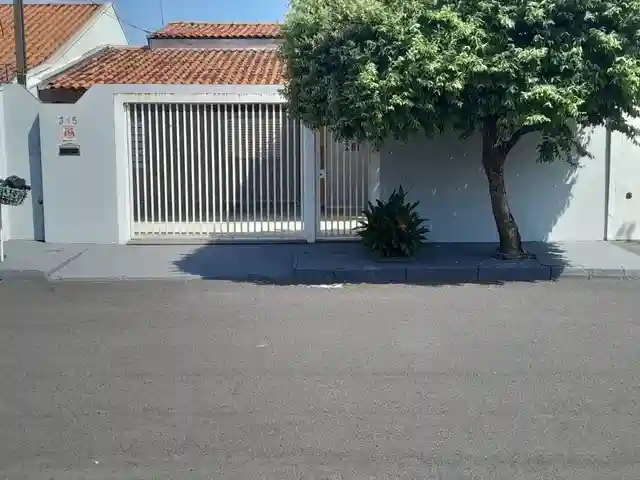 Casa com 3 quartos à venda, 200m² — foto 1 de 30