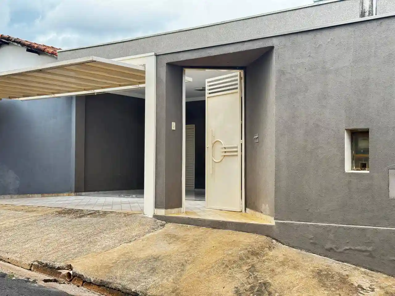 Casa com 3 quartos à venda, 150m² — foto 1 de 39