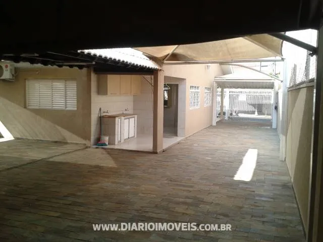 Casa à venda — foto 2 de 3