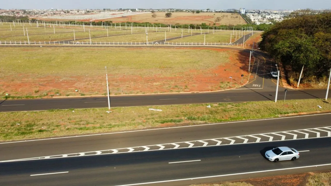 Terreno / Lote / Condomínio à venda — foto 3 de 4