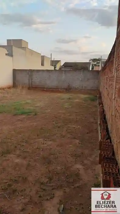 Terreno / Lote / Condomínio  à venda, 200m² — foto 2 de 3
