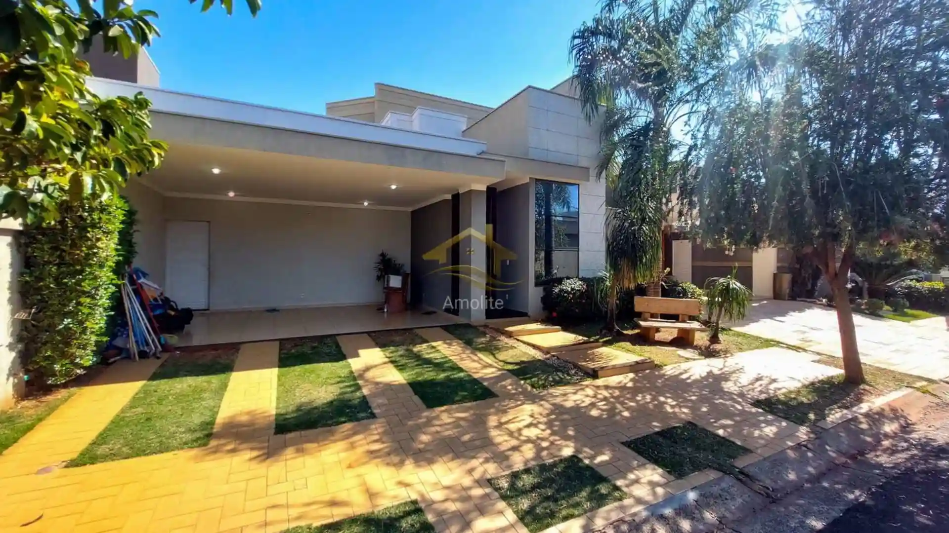 Casa de Condomínio com 3 quartos à venda, 180m² — foto 2 de 32