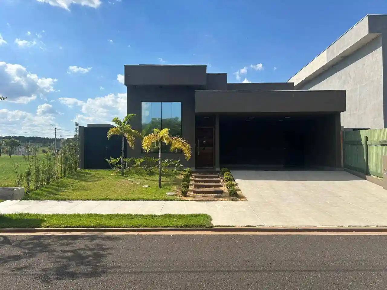 Casa de Condomínio com 3 quartos à venda, 300m² — foto 1 de 18
