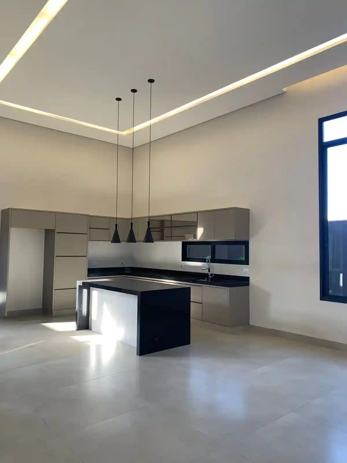 Casa de Condomínio com 3 quartos à venda, 377m² — foto 1 de 4