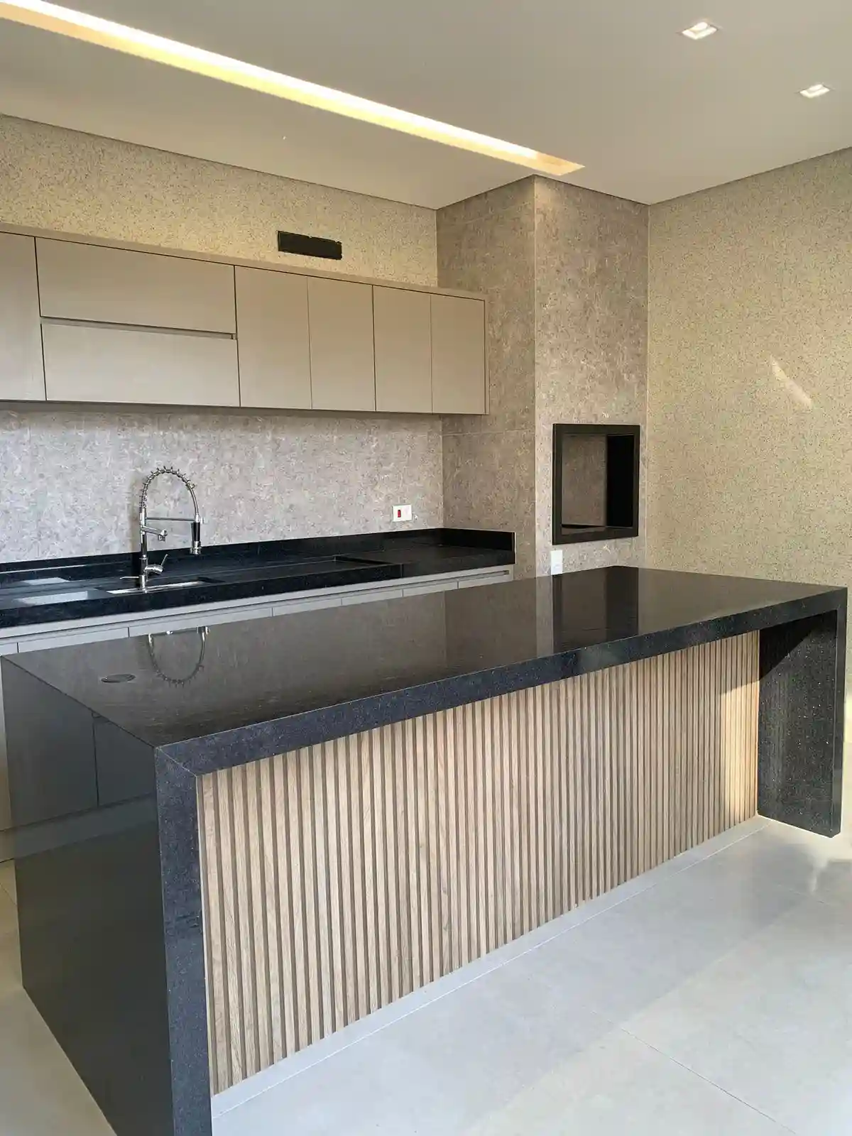 Casa de Condomínio com 3 quartos à venda, 377m² — foto 2 de 4