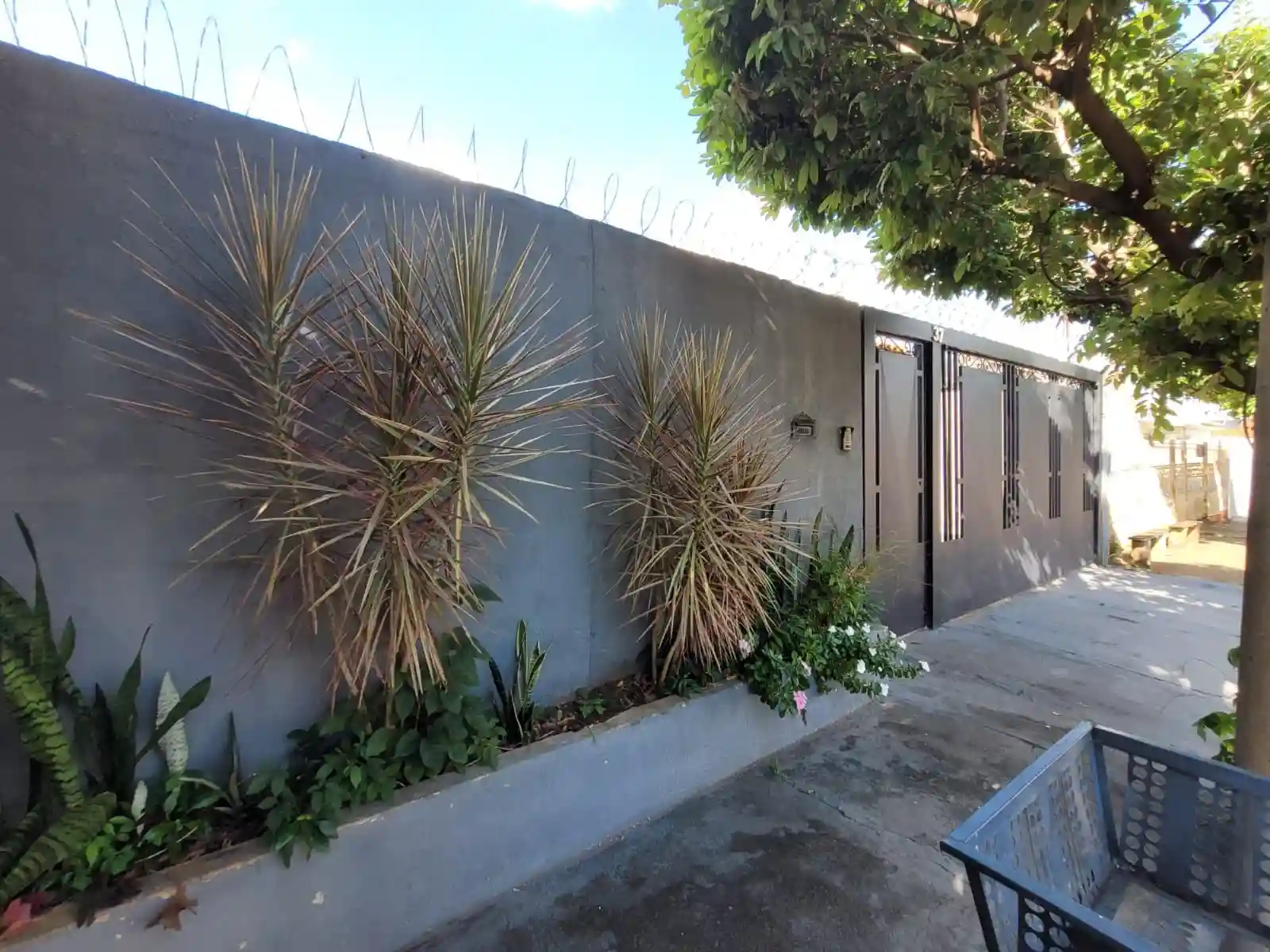 Casa com 3 quartos para aluguel, 240m² — foto 1 de 26