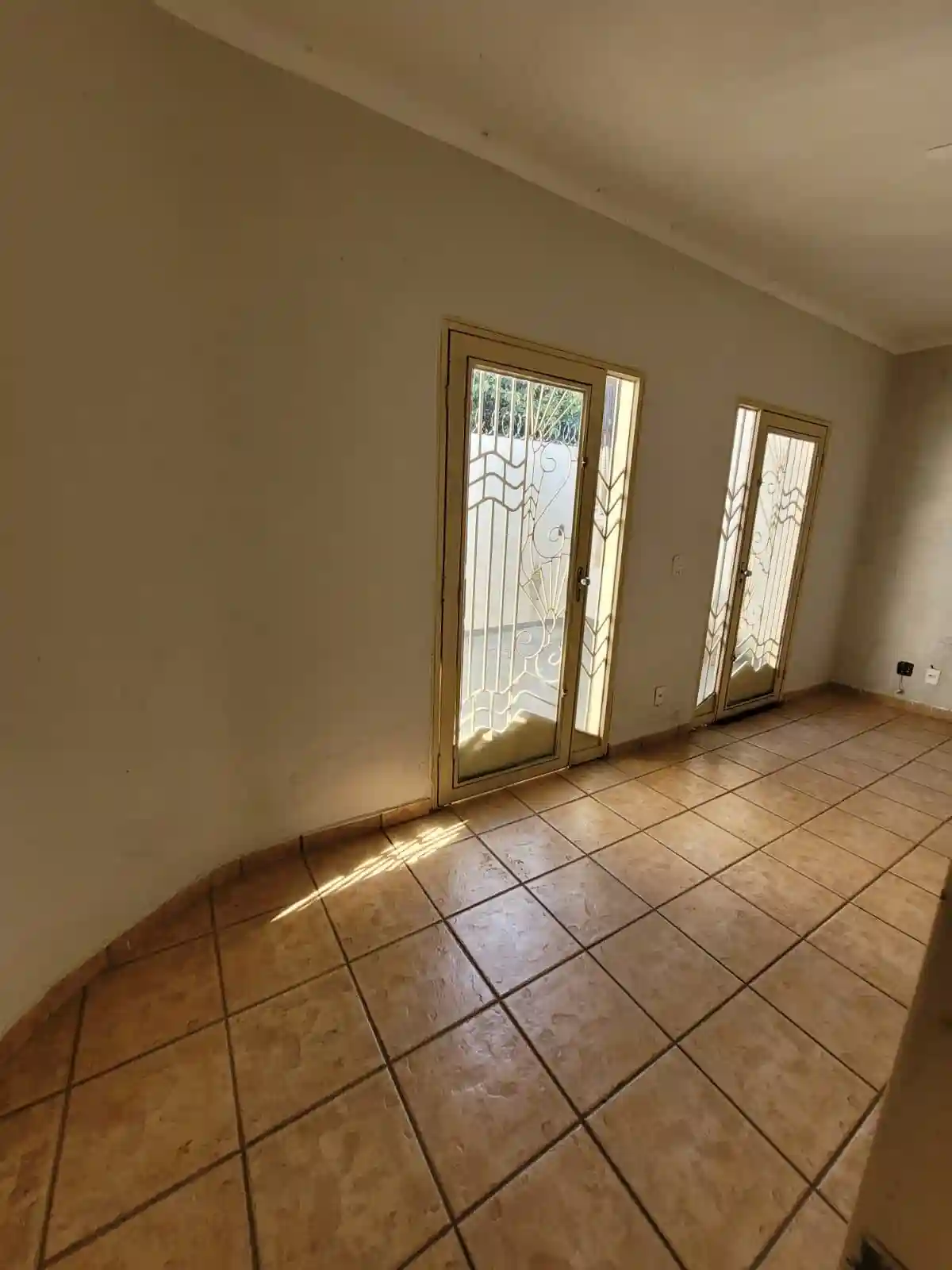 Casa com 3 quartos para aluguel, 240m² — foto 8 de 26