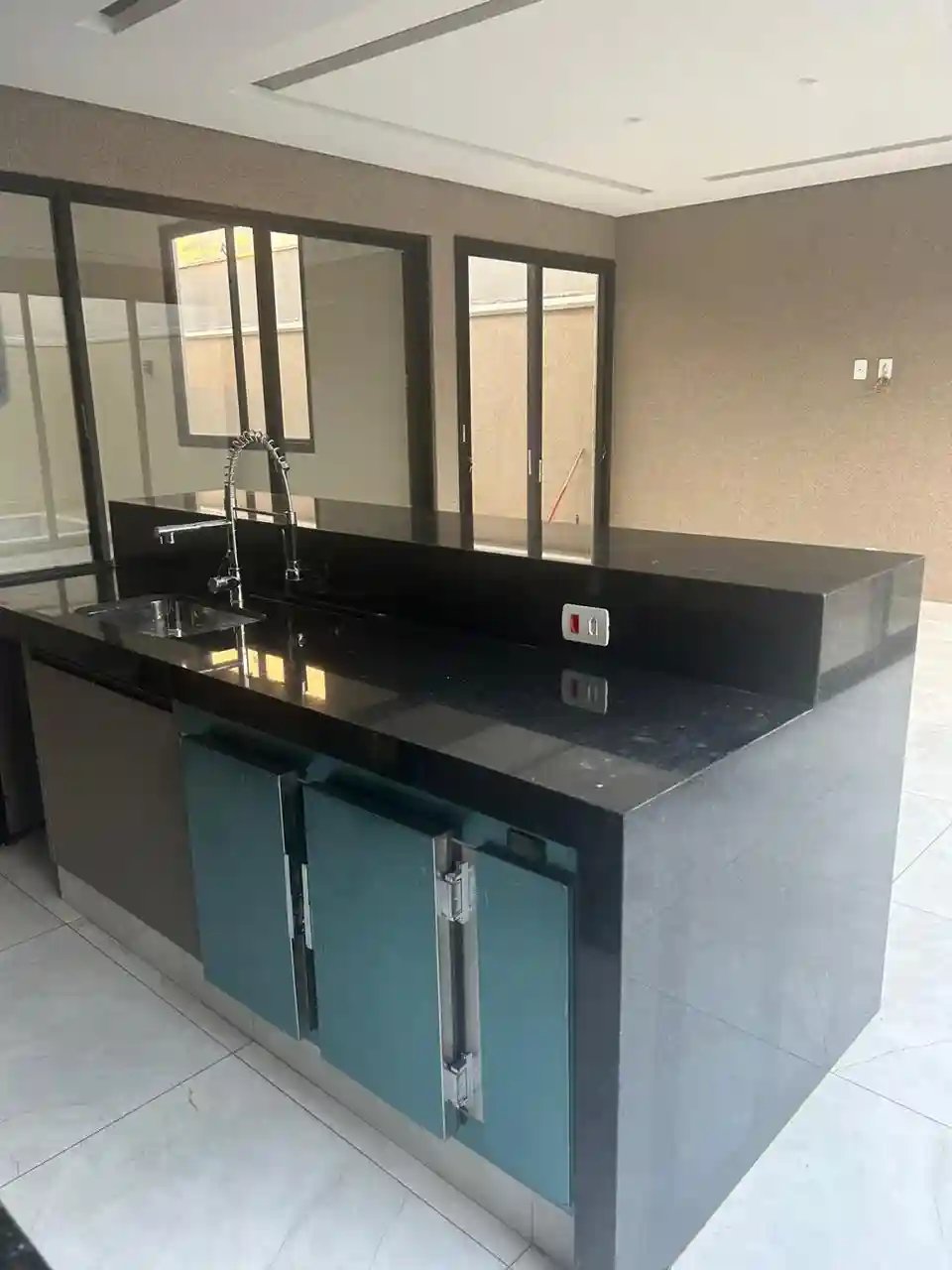 Casa de Condomínio com 3 quartos à venda, 340m² — foto 1 de 19