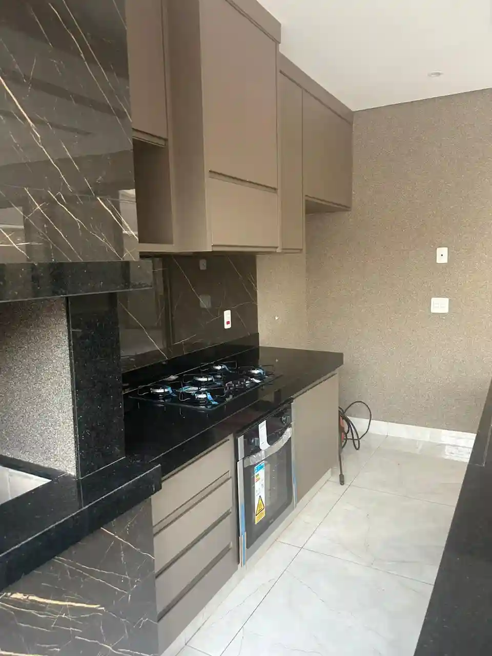 Casa de Condomínio com 3 quartos à venda, 340m² — foto 2 de 19