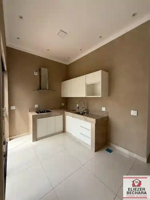 Casa com 3 quartos à venda, 245m² — foto 18 de 28