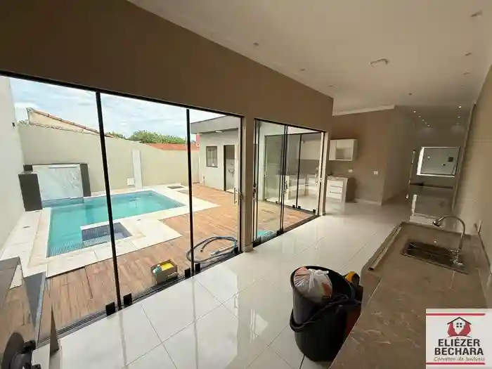 Casa com 3 quartos à venda, 245m² — foto 1 de 28