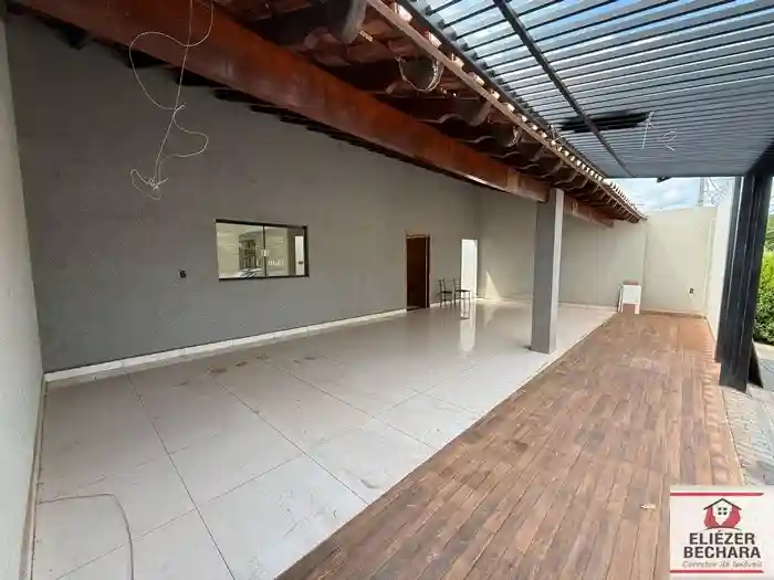 Casa com 3 quartos à venda, 245m² — foto 2 de 28