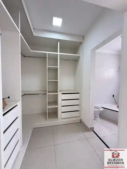 Casa com 3 quartos à venda, 245m² — foto 3 de 28