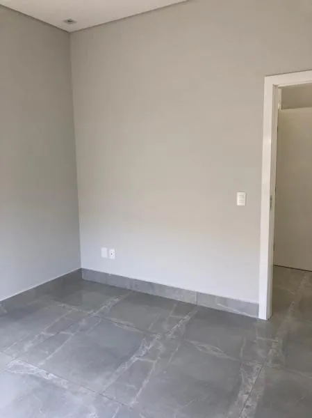 Casa à venda — foto 2 de 3