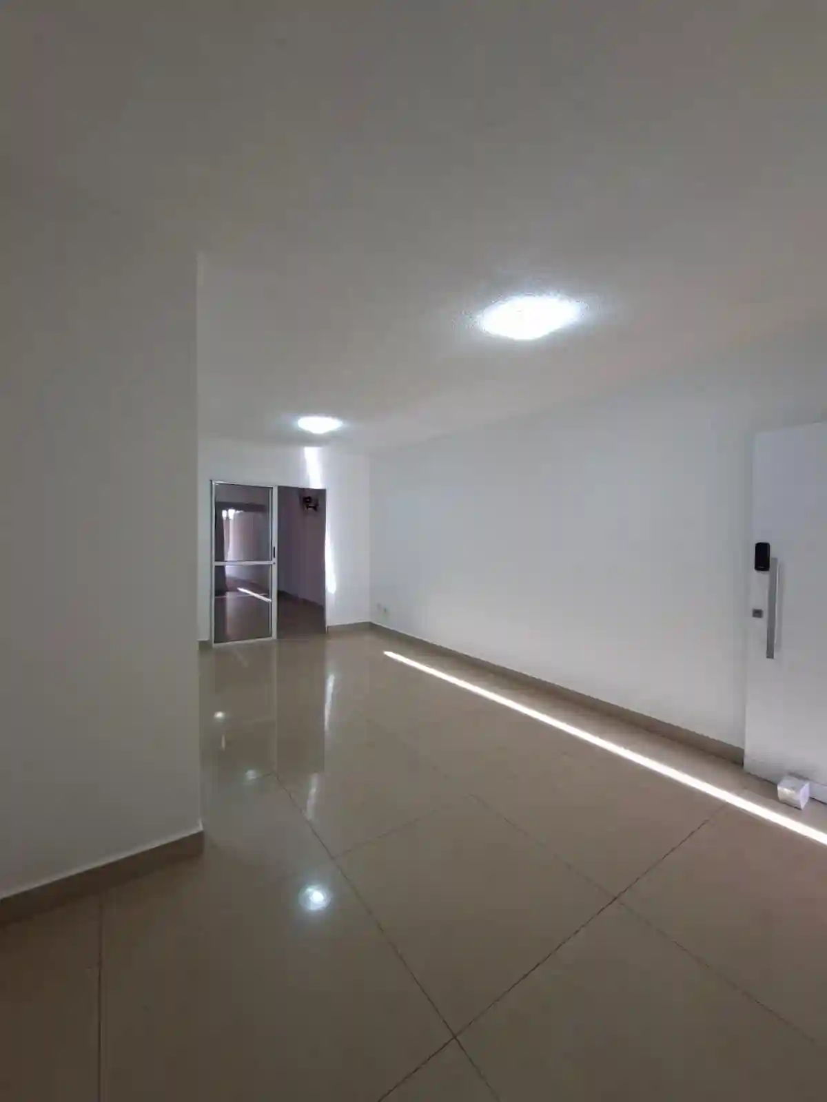 Casa de Condomínio com 3 quartos à venda, 10m² — foto 2 de 13