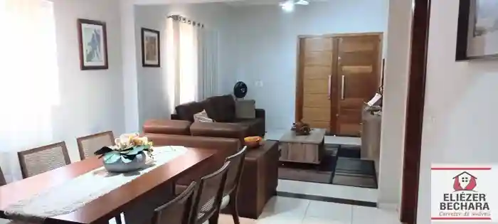 Casa com 4 quartos à venda, 207m² — foto 1 de 7