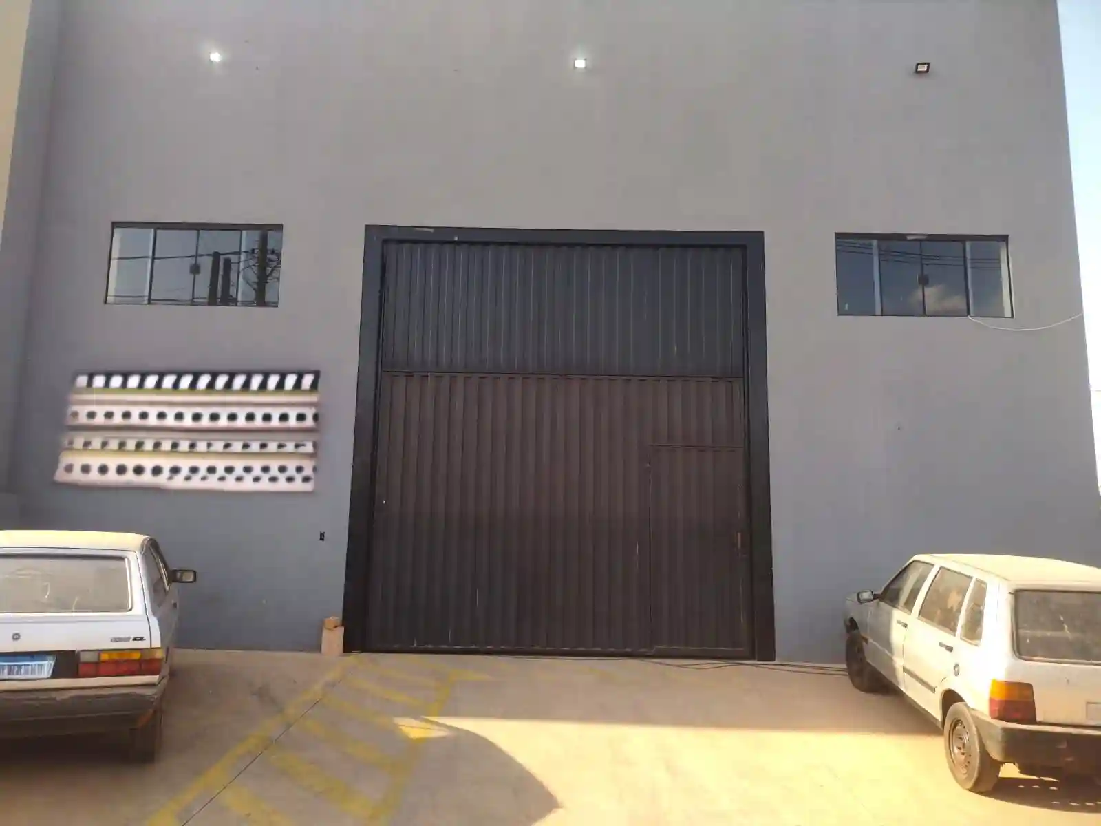 Galpão / Depósito / Armazém  para aluguel, 230m² — foto 2 de 11