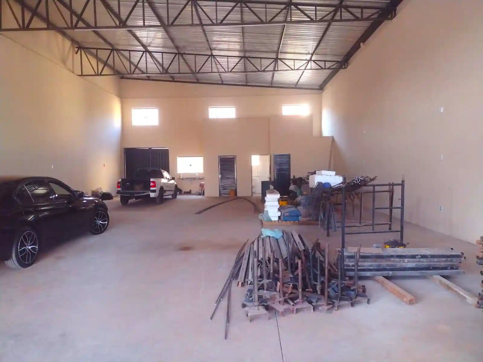 Galpão / Depósito / Armazém  para aluguel, 230m² — foto 3 de 11